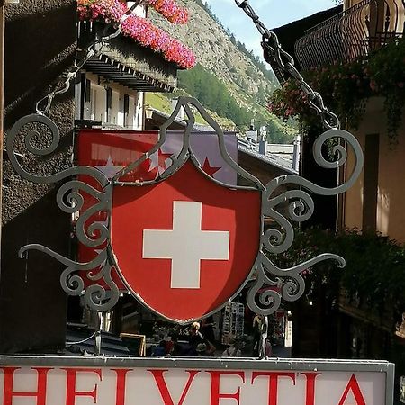 Petit Helvetia Budget Hotel Цермат Екстериор снимка