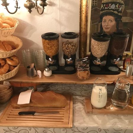 Petit Helvetia Budget Hotel Цермат Екстериор снимка