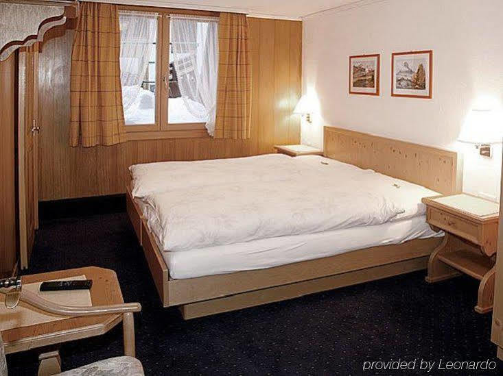 Petit Helvetia Budget Hotel Цермат Стая снимка