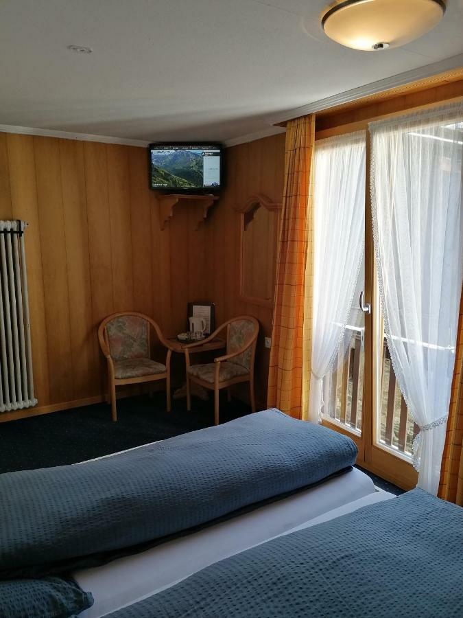 Petit Helvetia Budget Hotel Цермат Екстериор снимка