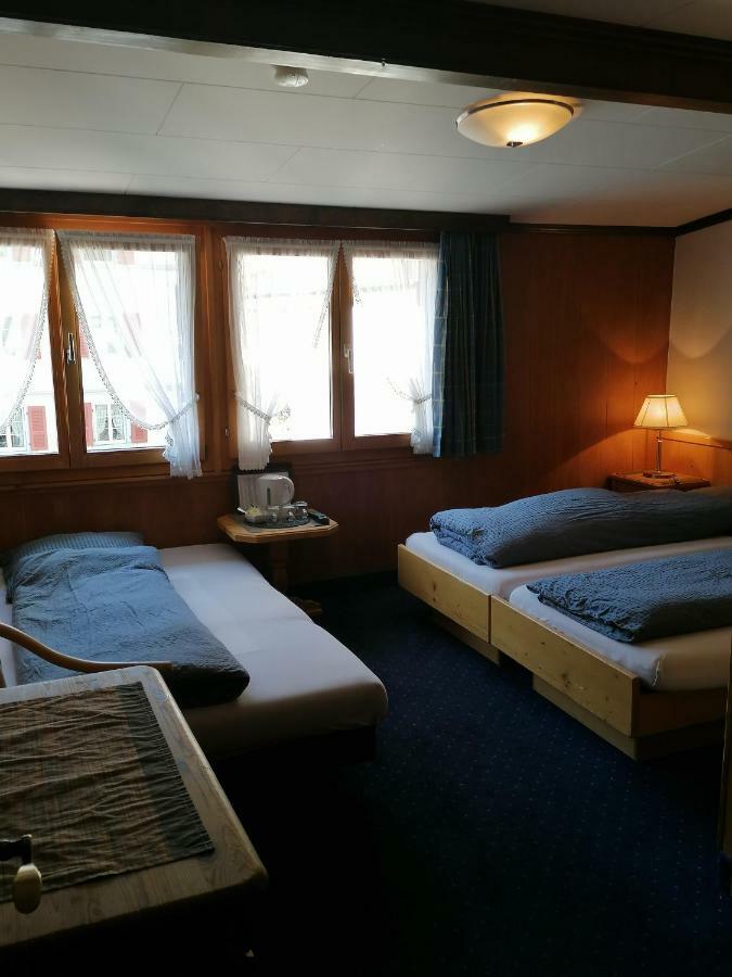 Petit Helvetia Budget Hotel Цермат Екстериор снимка