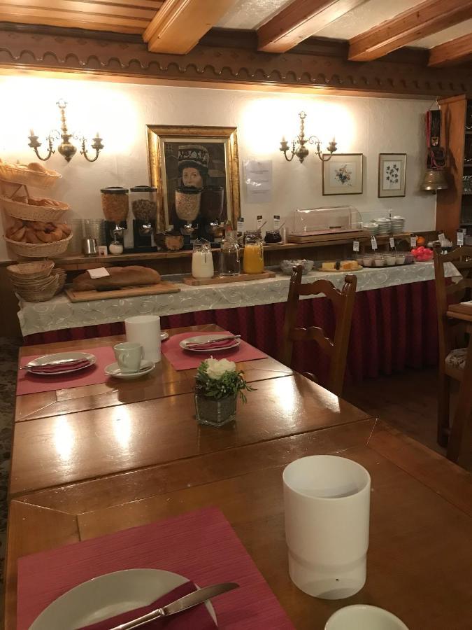 Petit Helvetia Budget Hotel Цермат Екстериор снимка