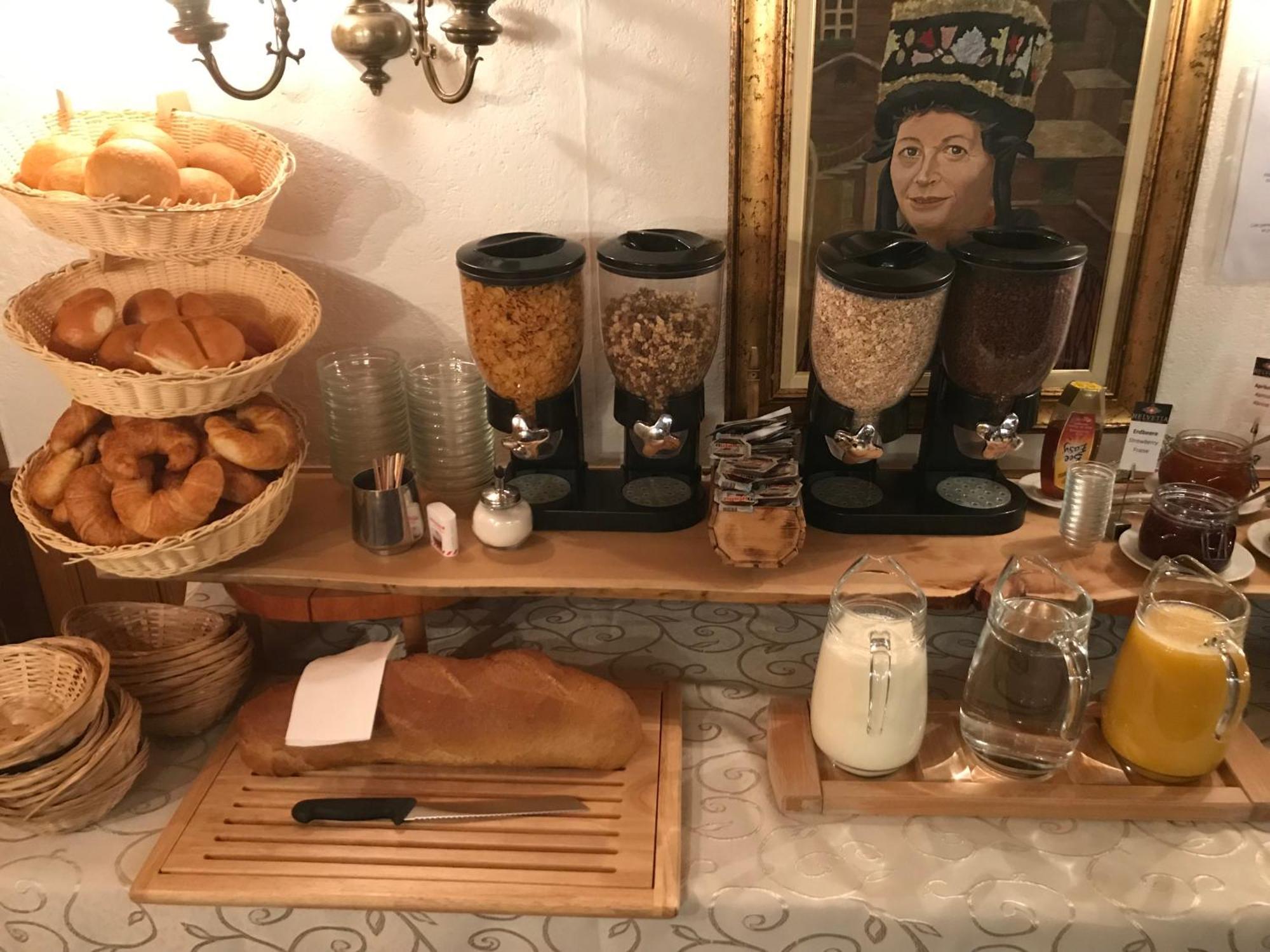 Petit Helvetia Budget Hotel Цермат Екстериор снимка