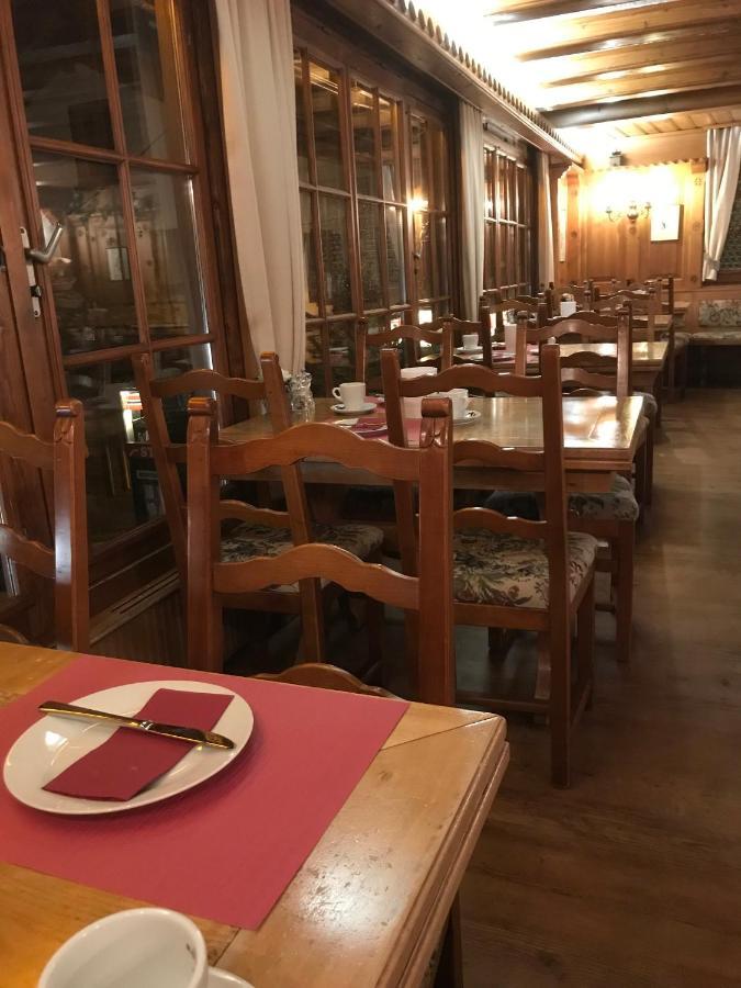 Petit Helvetia Budget Hotel Цермат Екстериор снимка